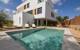 Las Colinas Golf & Country Club Residences